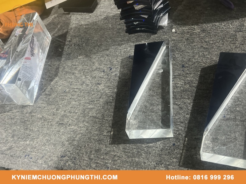 In kỷ niệm chương theo yêu cầu chất lượng cao In kỷ niệm chương theo yêu cầu
