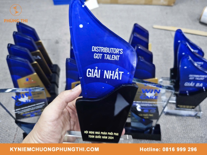 Thiết kế kỷ niệm chương giá rẻ