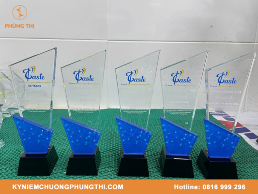 Nội dung ghi trên kỷ niệm chương