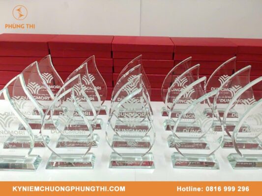Kỷ niệm chương hình giọt nước