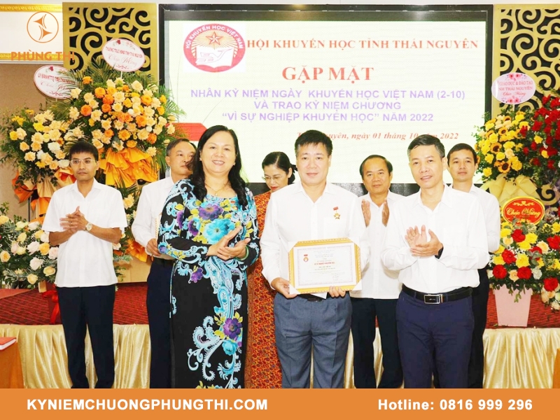 Kỷ niệm chương hội khuyến học đẹp & ý nghĩa Kỷ niệm chương hội khuyến học
