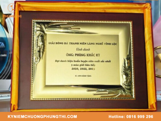 Mẫu vinh danh nhân viên xuất sắc