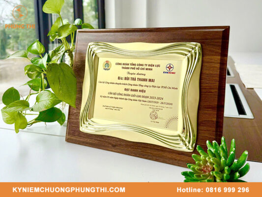 Thiết kế bảng vinh danh đẹp