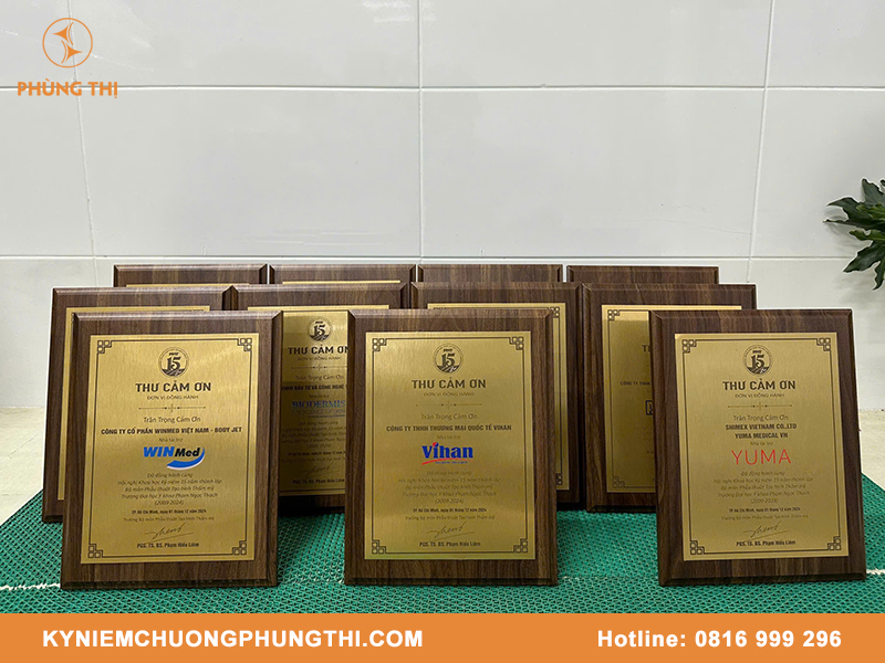 Thiết kế bảng vinh danh đẹp, độc đáo & chuyên nghiệp Thiết kế bảng vinh danh đẹp