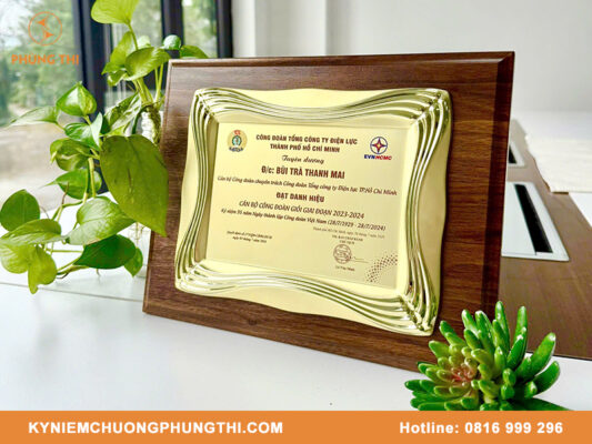bảng vàng vinh danh