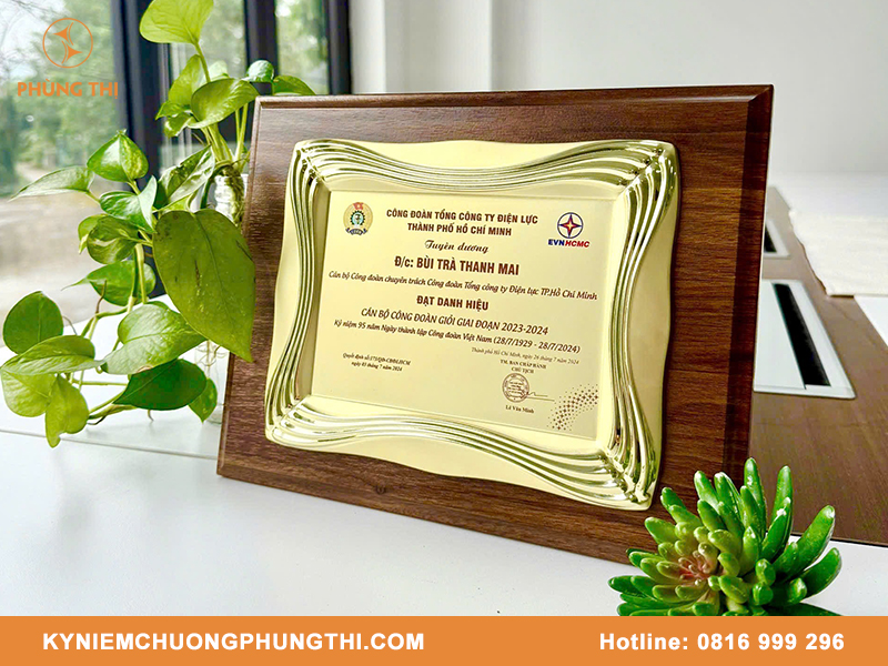 Bảng vinh danh cao cấp