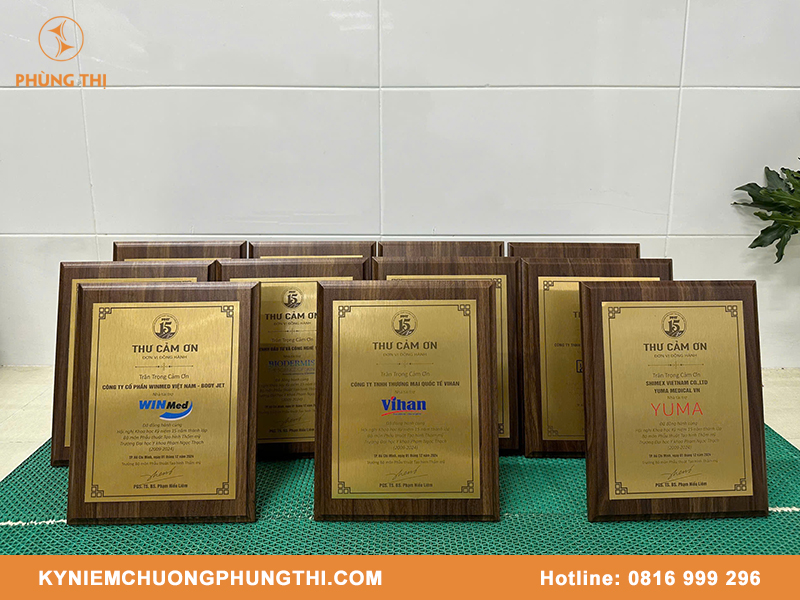 Bảng vinh danh khách hàng đẹp, sáng tạo & ý nghĩa Bảng vinh danh khách hàng