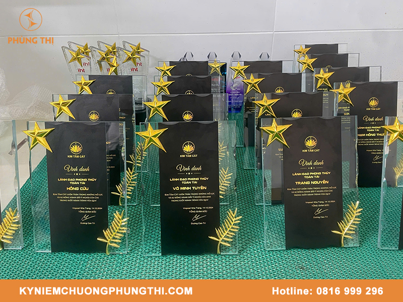 bảng vinh danh kỷ niệm chương