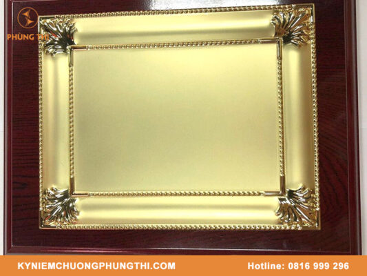 Bảng vinh danh mạ vàng