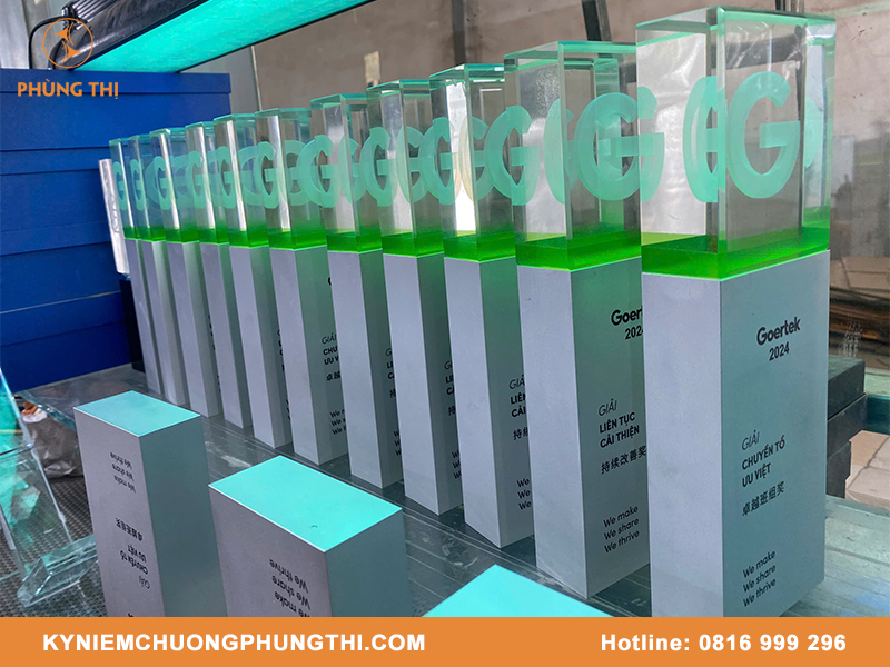 Thiết kế kỷ niệm chương theo yêu cầu chuẩn đẹp, độc đáo Thiết kế kỷ niệm chương theo yêu cầu