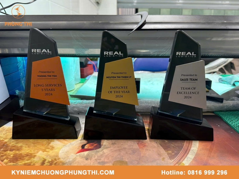 Cúp golf kim loại ý nghĩa & sang trọng Cúp golf kim loại
