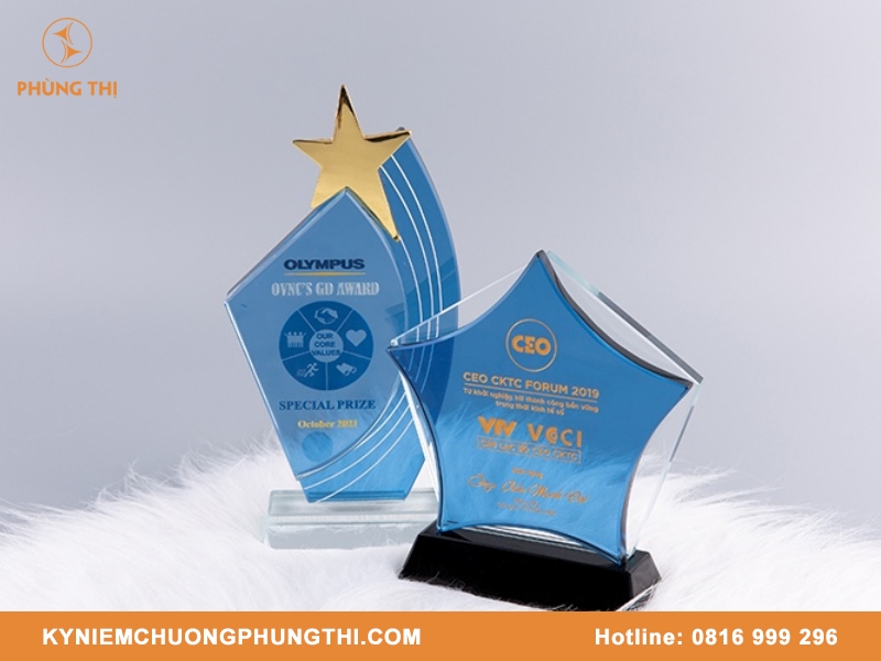 Kỷ niệm chương thuỷ tinh giá bao nhiêu?