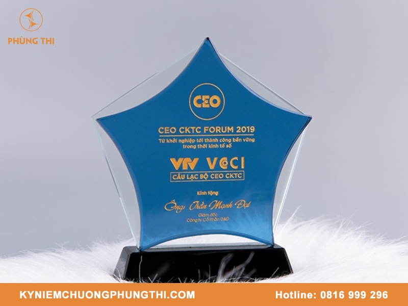 Kỷ niệm chương thuỷ tinh giá bao nhiêu?