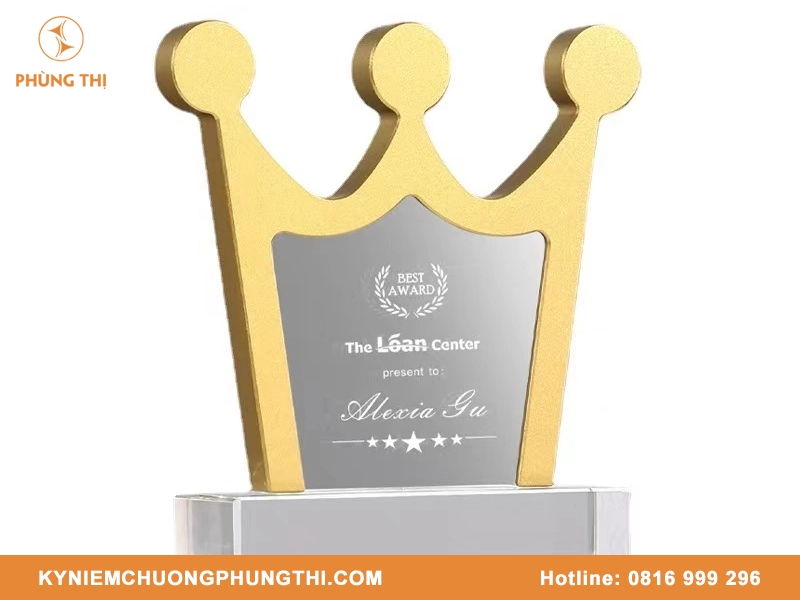 Mẫu cúp kim loại đẹp & hiện đại Mẫu cúp kim loại đẹp & hiện đại