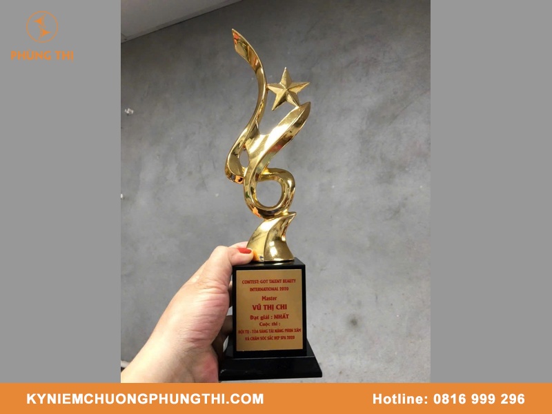 Mẫu cúp thể thao đẹp & phổ biến Mẫu cúp thể thao