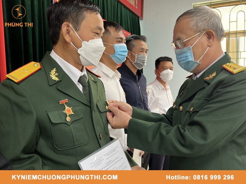 Quy định đeo cuống huân huy chương