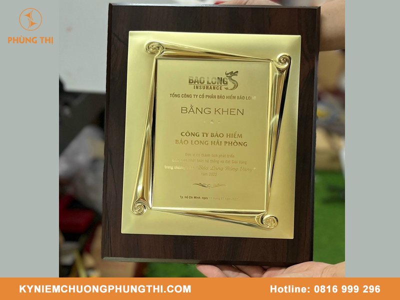 Quy định đeo cuống huân huy chương