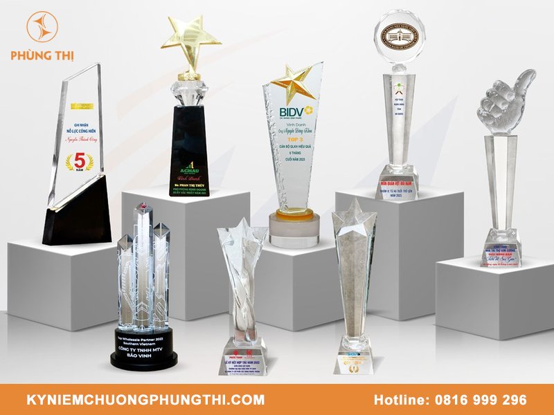 Giá treo huy chương bằng gỗ đẹp & sang trọng Giá treo huy chương bằng gỗ