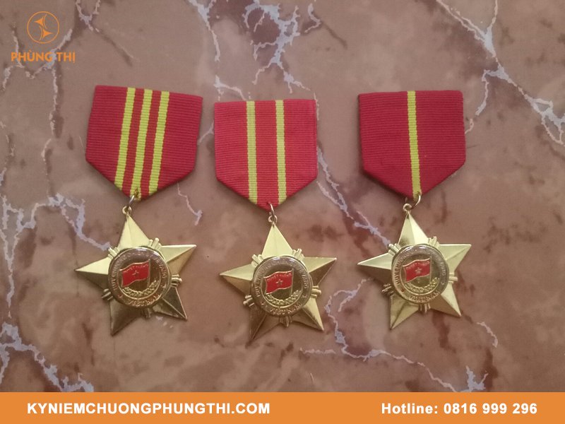 Huy chương chiến sĩ vẻ vang được bao nhiêu tiền? Huy chương chiến sĩ vẻ vang được bao nhiêu tiền?