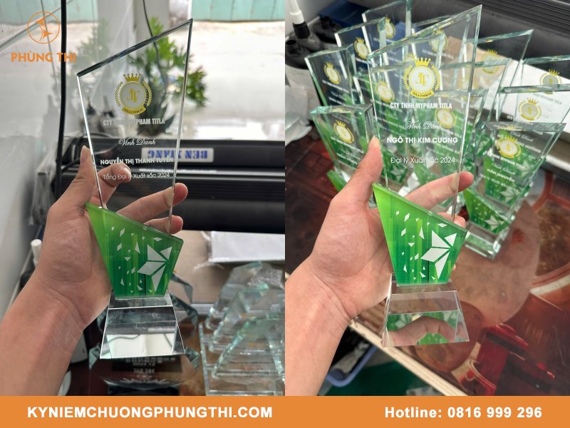 Mẫu huy chương đá banh