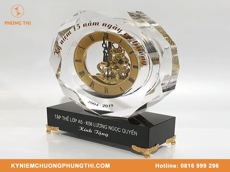 Đồng hồ quà tặng lưu niệm pha lê