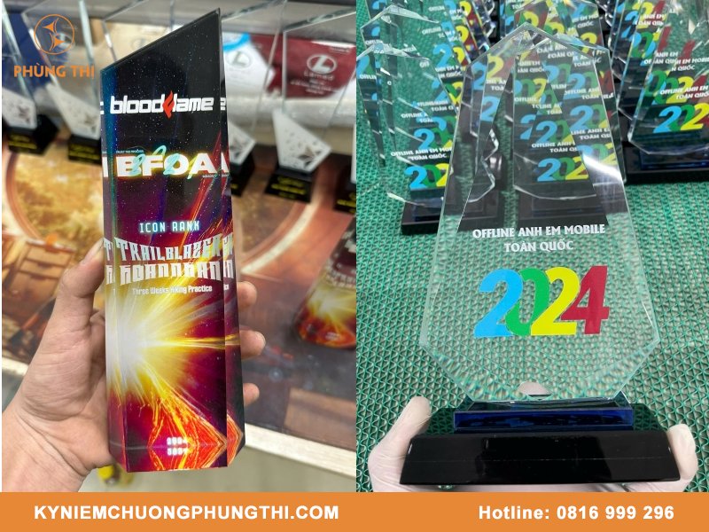 Quà lưu niệm pha lê