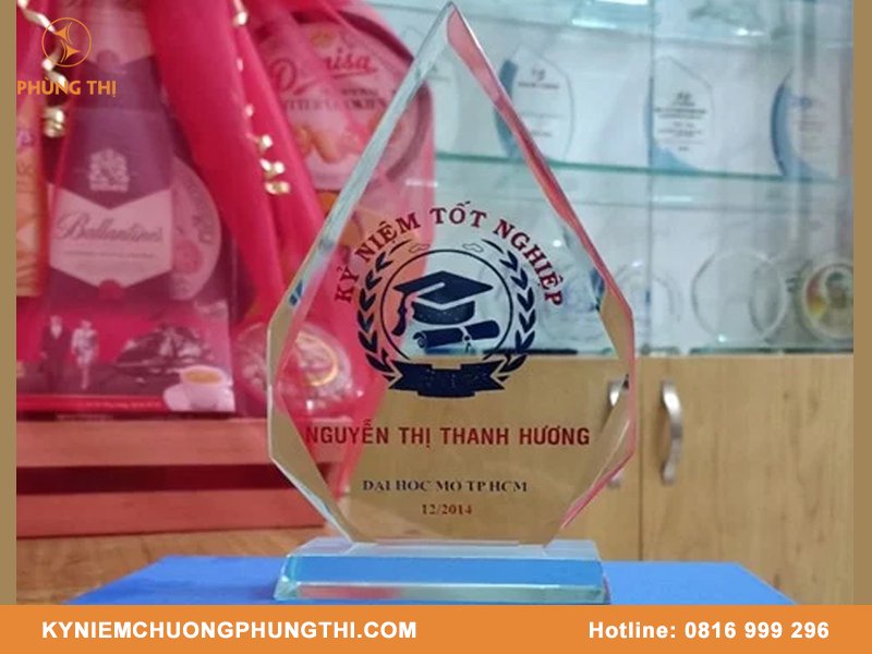 Quà lưu niệm tốt nghiệp
