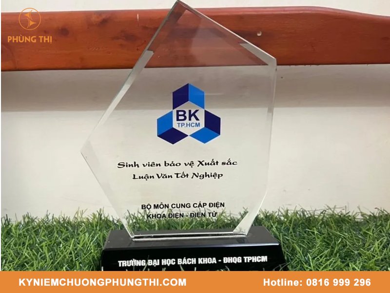 Quà lưu niệm tốt nghiệp