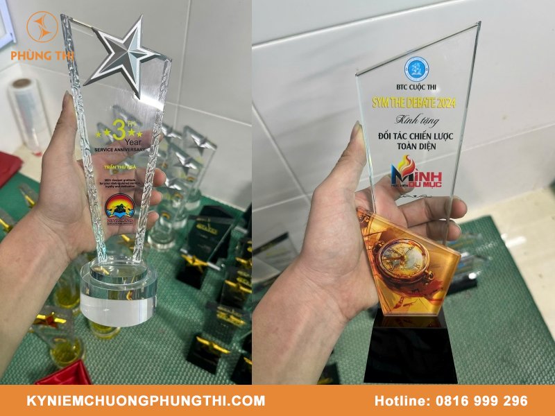 Quà tặng kỷ niệm thành lập trường