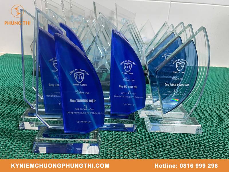 Làm đồ lưu niệm theo yêu cầu in logo giá rẻ, chất lượng Làm đồ lưu niệm theo yêu cầu