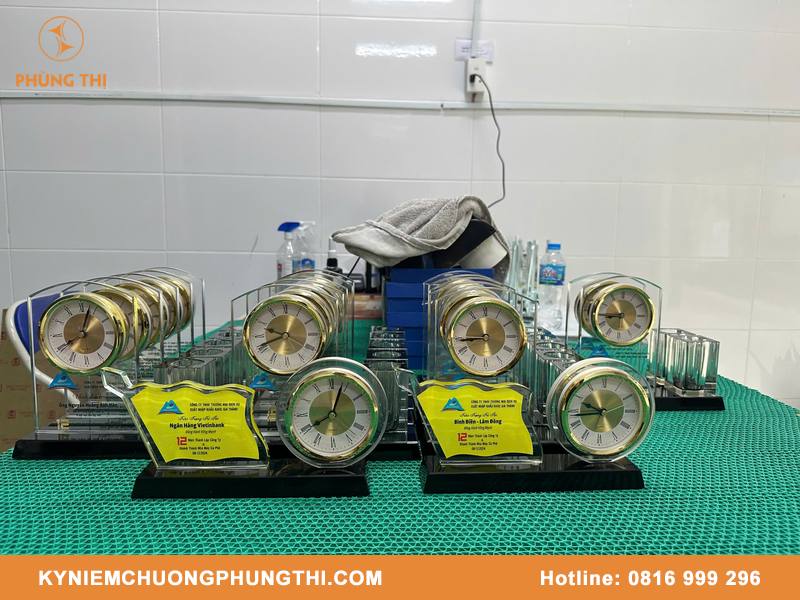 Mua quà lưu niệm chia tay đồng nghiệp thay lời cảm ơn Mua quà lưu niệm chia tay đồng nghiệp