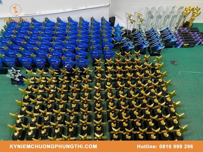 Mua quà lưu niệm chia tay đồng nghiệp thay lời cảm ơn Mua quà lưu niệm chia tay đồng nghiệp