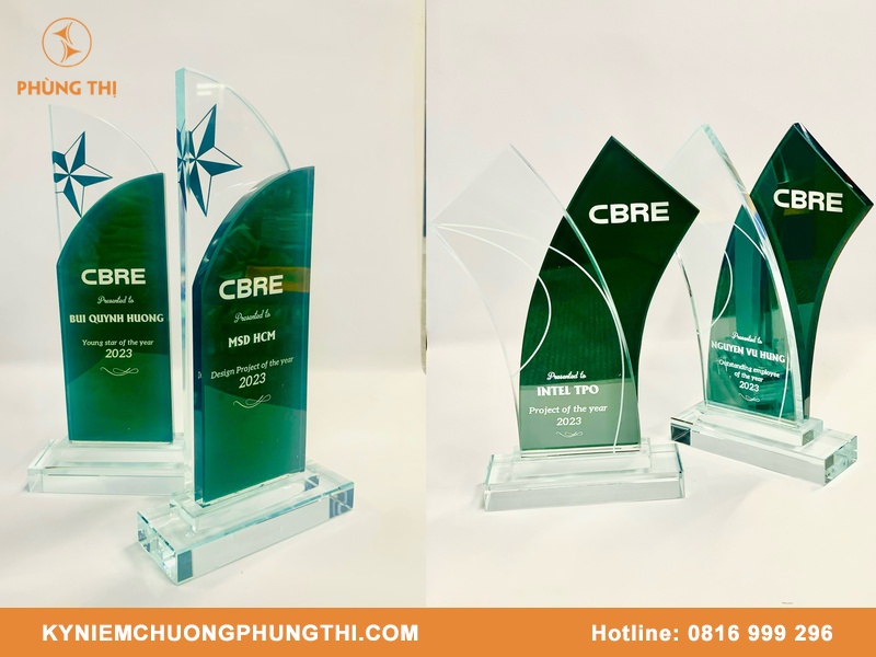 Nên tặng quà lưu niệm gì cho người nước ngoài