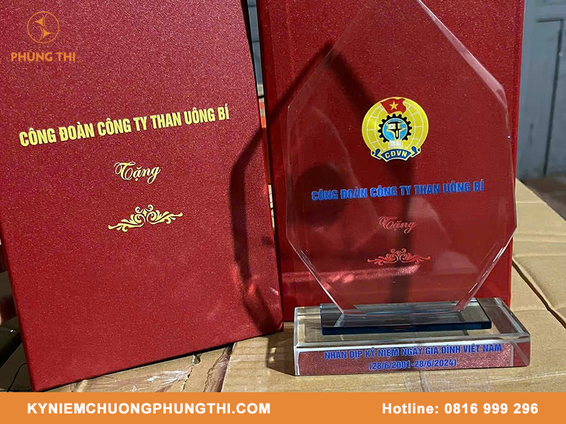 Quà lưu niệm Đoàn thanh niên