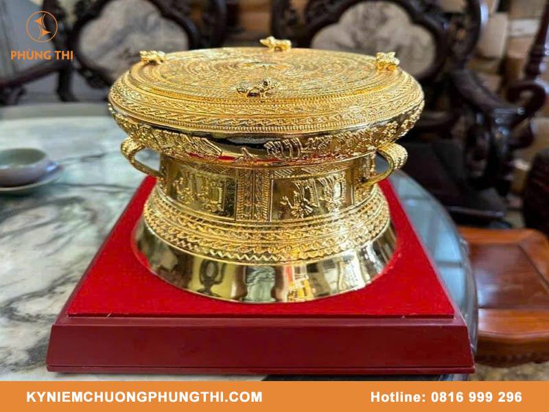 Quà tặng lưu niệm bằng đồng cho doanh nghiệp sang trọng Quà tặng lưu niệm bằng đồng