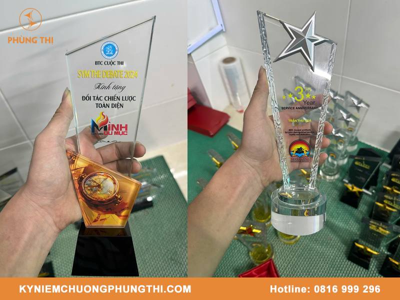 Quà tặng lưu niệm để bàn làm việc khắc tên theo yêu cầu Quà tặng lưu niệm để bàn làm việc