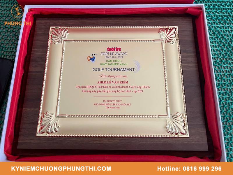 Quà tặng lưu niệm để bàn làm việc khắc tên theo yêu cầu Quà tặng lưu niệm để bàn làm việc