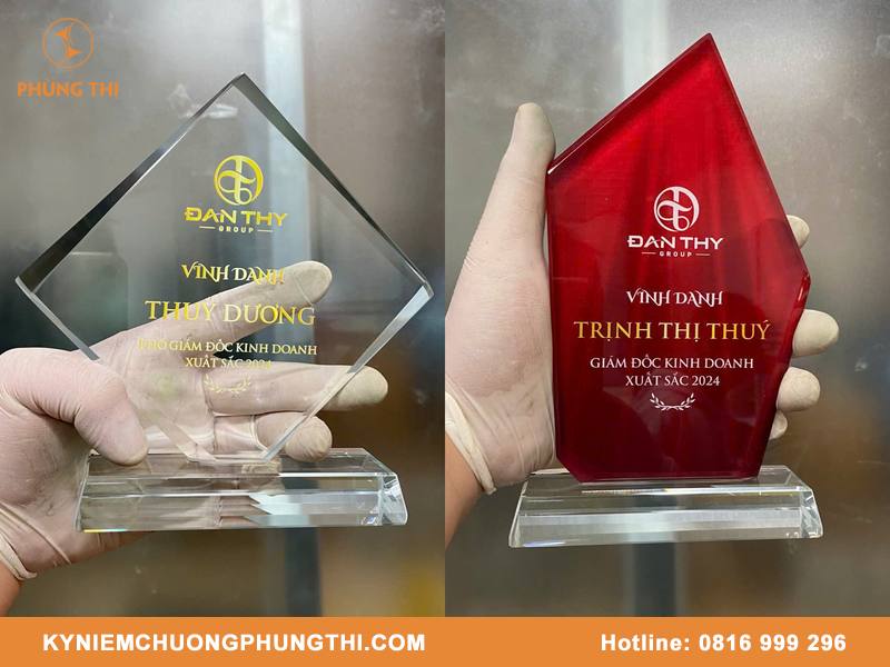 Pha lê lưu niệm là gì? Những mẫu pha lê lưu niệm phổ biến Pha lê lưu niệm là gì?