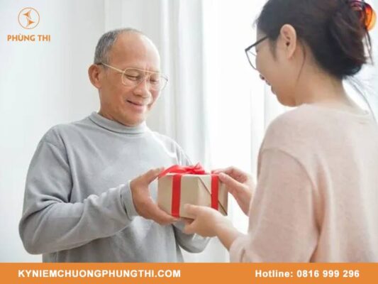 Quà lưu niệm cho người lớn tuổi