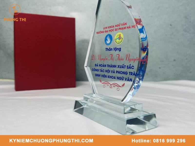 Quà lưu niệm cho sinh viên