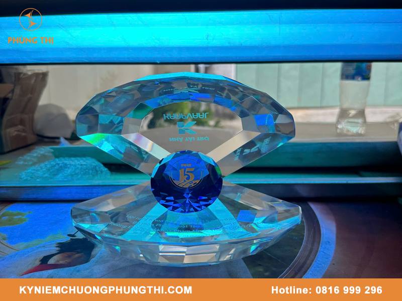 Quà lưu niệm quả cầu thủy tinh lưu giữ khoảnh khắc đẹp Quà lưu niệm quả cầu thủy tinh