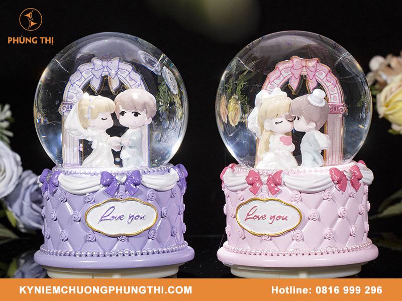 Quà lưu niệm quả cầu thủy tinh lưu giữ khoảnh khắc đẹp Quà lưu niệm quả cầu thủy tinh