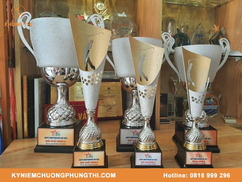 Mẫu Cúp Golf sang trọng và dịch vụ chế tác theo yêu cầu Mẫu Cúp Golf sang trọng và dịch vụ chế tác theo yêu cầu
