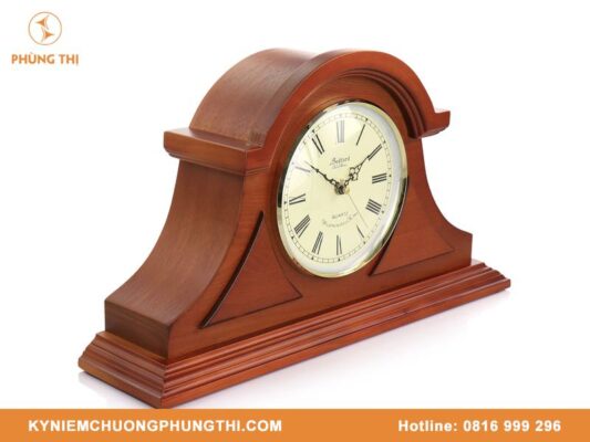 So sánh đồng hồ pha lê và đồng hồ gỗ