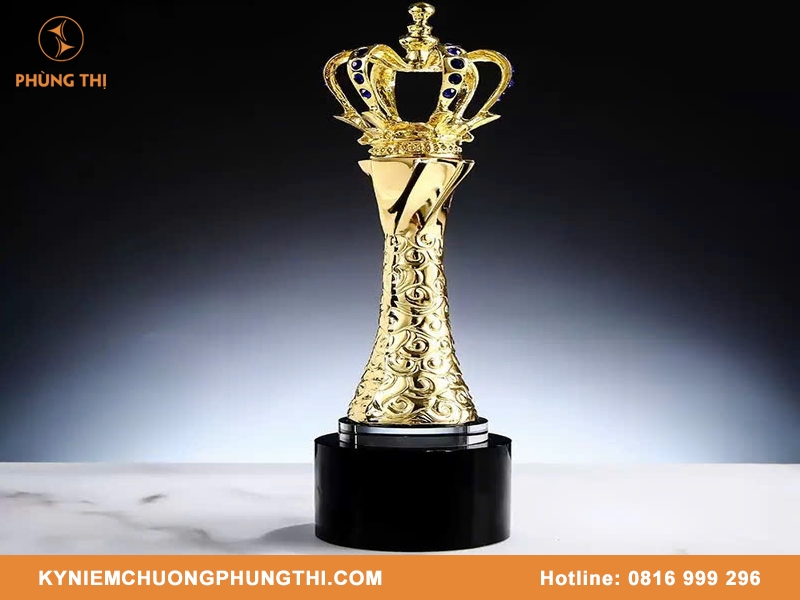 Cúp pickleball mạ vàng