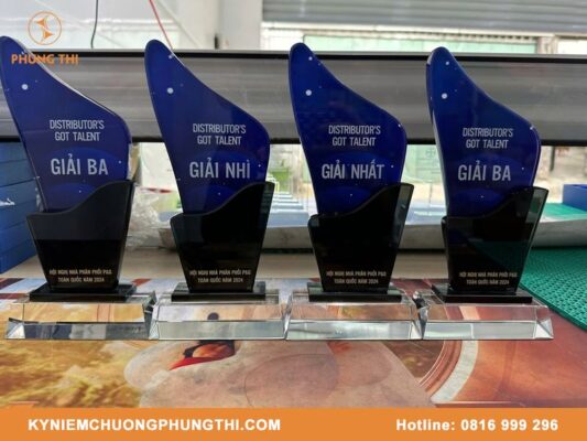 Làm biểu trưng pha lê theo yêu cầu