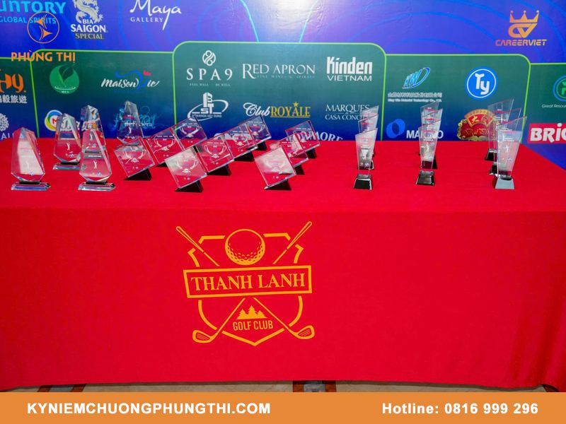 Pha lê để bàn làm việc