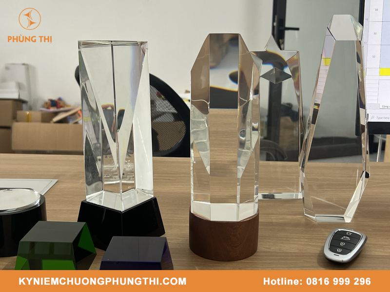 Pha lê làm từ gì trong ngành công nghiệp quà tặng? Pha lê làm từ gì?