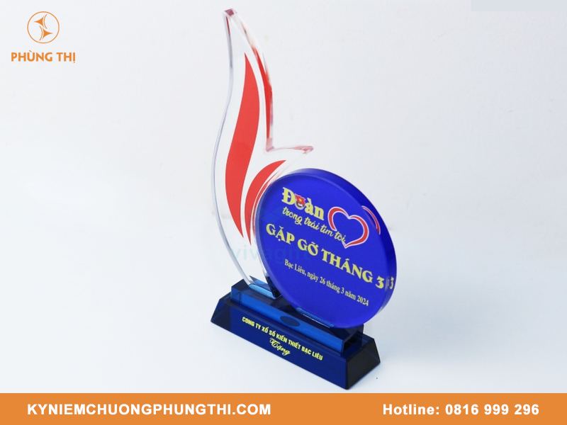 Pha lê thật giá bao nhiêu?