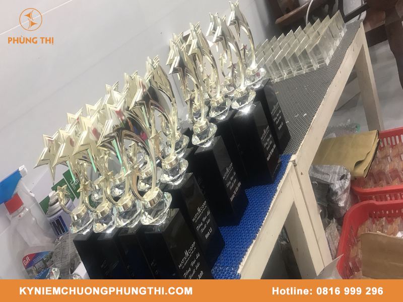 Phân biệt pha lê và thủy tinh đơn giản cùng Phùng Thị